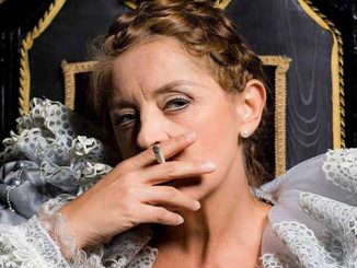 Jeanette-Cronin-as-Queen-Bette-photo-by-Richard-Hedger