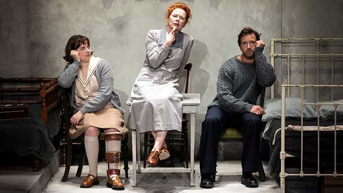 MTC-Millie-Donaldson-Alison-Whyte-and-Tim-Draxl-in-The-Glass-Menagerie-photo-by-Pia-Johnson